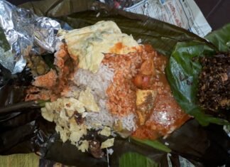 പഴമയുടെ തുടിപ്പുള്ള ആ പൊതിച്ചോറ്