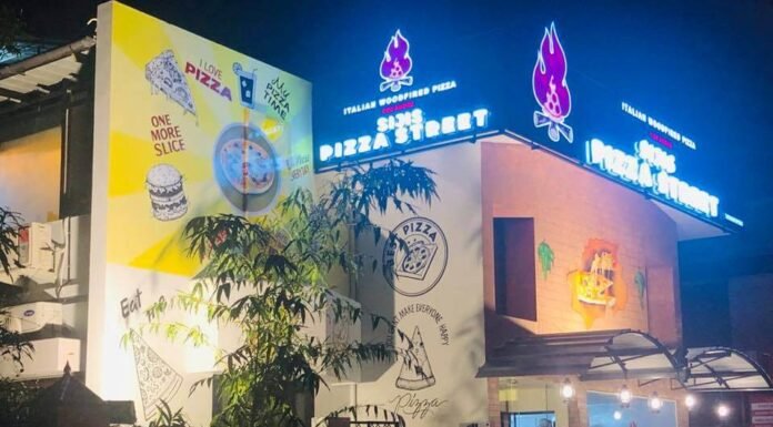 വിറകടുപ്പിലെ പിസ്സയുടെ കൊതുപ്പിക്കുന്ന രുചി